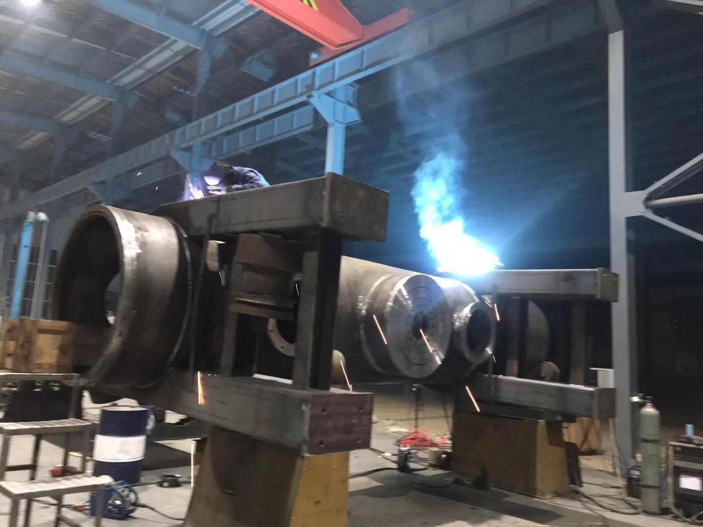 Industrial aluminum pressure vessels and storage tanks